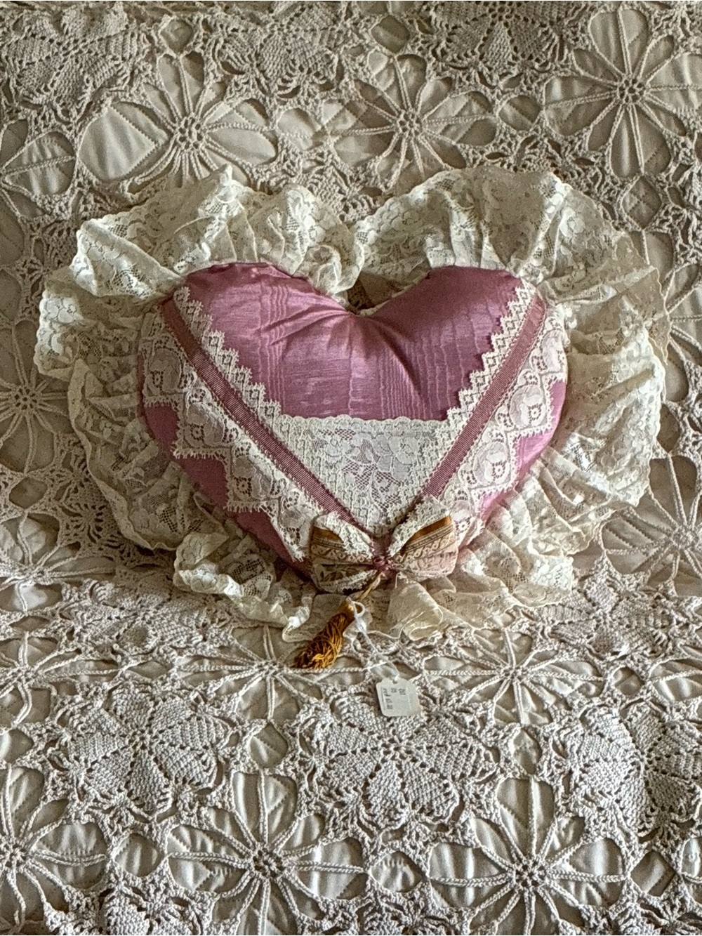 NWT Saks Fifth Avenue Vintage Heart Pillow, Made in England, 1980s, Rose Pink